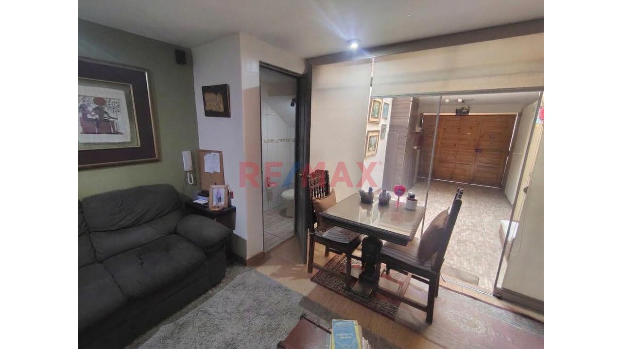 Casa/Departamento En Primer Piso, Frente A Parque, Con Cochera Incluida Y Excelente Ubicación En La Perla, Limite Con San Miguel. - 17
