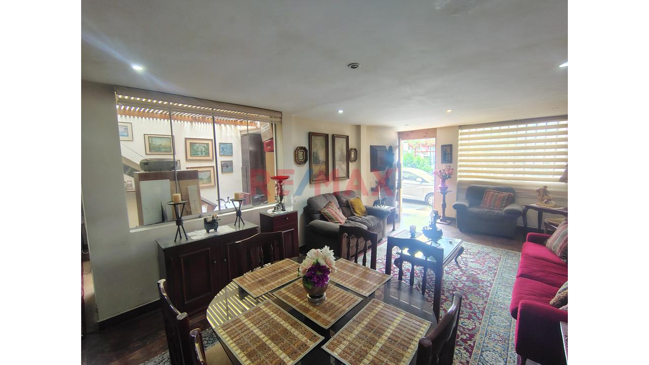 Casa/Departamento En Primer Piso, Frente A Parque, Con Cochera Incluida Y Excelente Ubicación En La Perla, Limite Con San Miguel. — foto 4