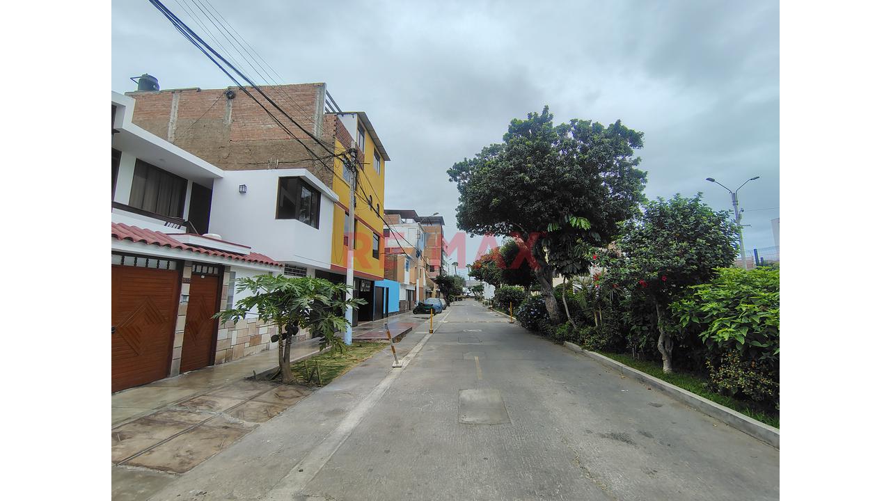Casa/Departamento En Primer Piso, Frente A Parque, Con Cochera Incluida Y Excelente Ubicación En La Perla, Limite Con San Miguel. - 21