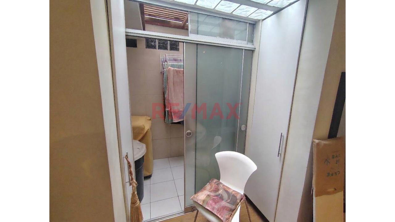 Casa/Departamento En Primer Piso, Frente A Parque, Con Cochera Incluida Y Excelente Ubicación En La Perla, Limite Con San Miguel. — foto 2