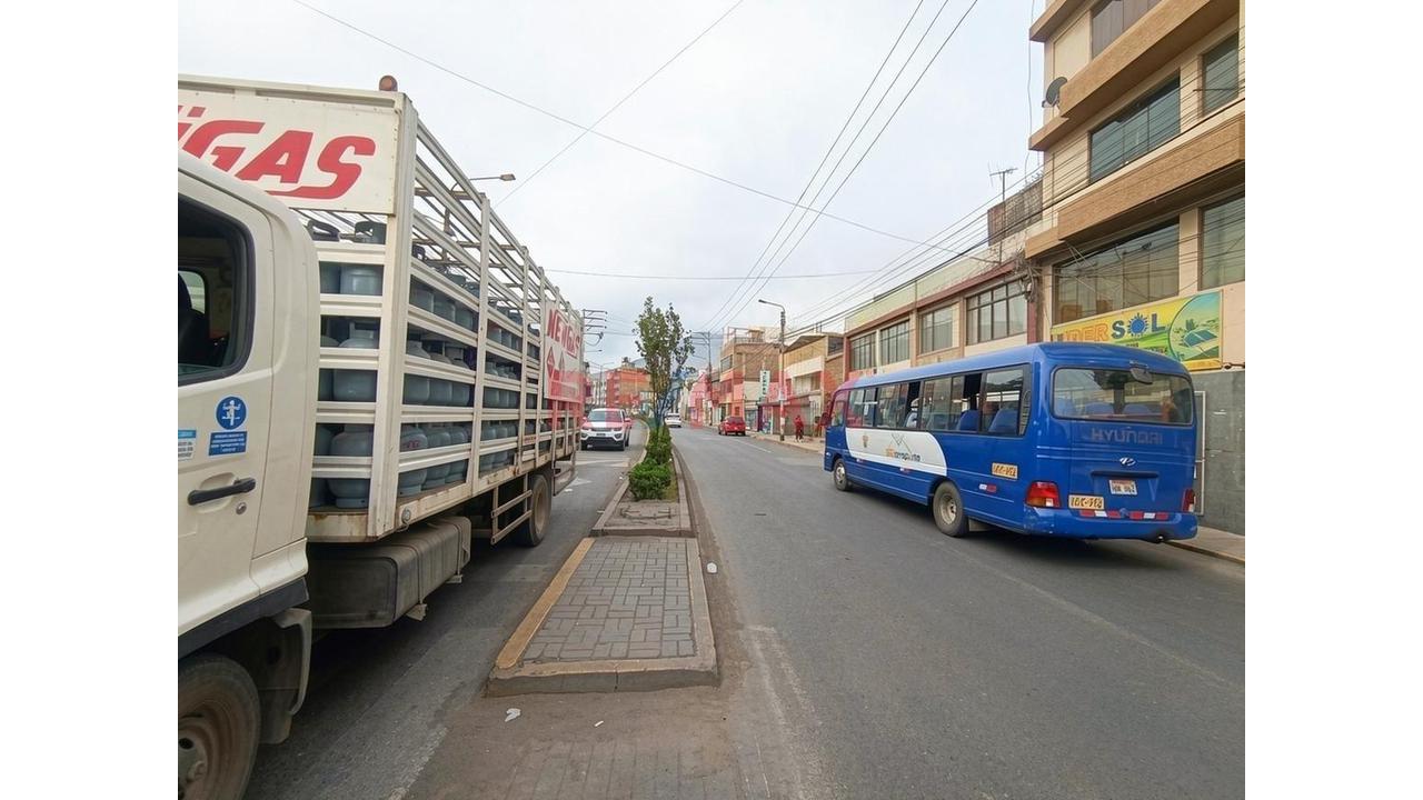 Buscas Casa Comercial Amplia Grande De 380 Con 12 De Fachada Para Negocio? Aqui! — foto 6