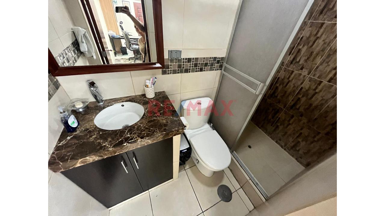 Local Comercial En Esquina - Primer Piso - Avenida Perú Cdra 25 - 14