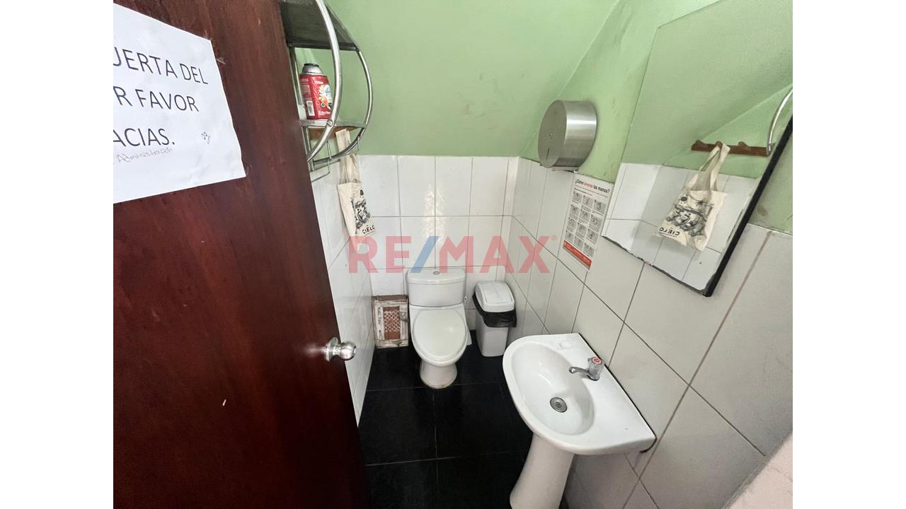 Local Comercial En Esquina - Primer Piso - Avenida Perú Cdra 25 - 11