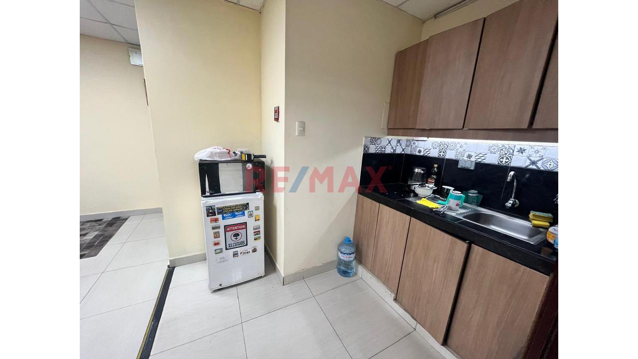 Local Comercial En Esquina - Primer Piso - Avenida Perú Cdra 25 - 13