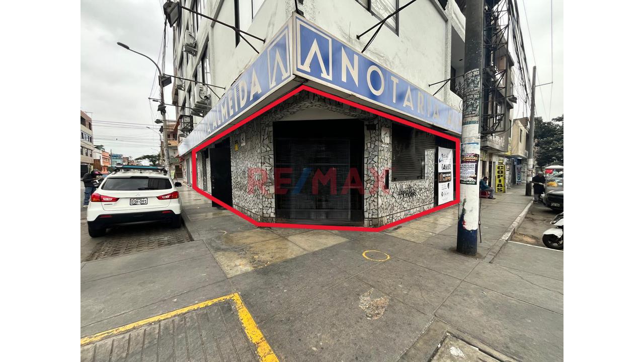 Local Comercial En Esquina - Primer Piso - Avenida Perú Cdra 25 - 1