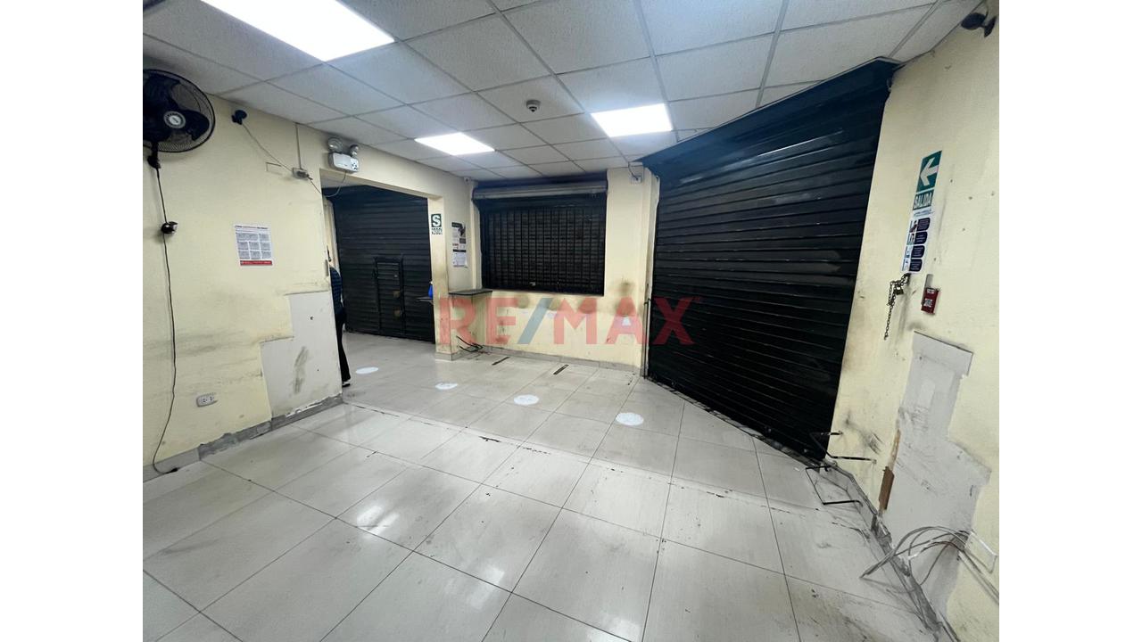 Local Comercial En Esquina - Primer Piso - Avenida Perú Cdra 25 - 8