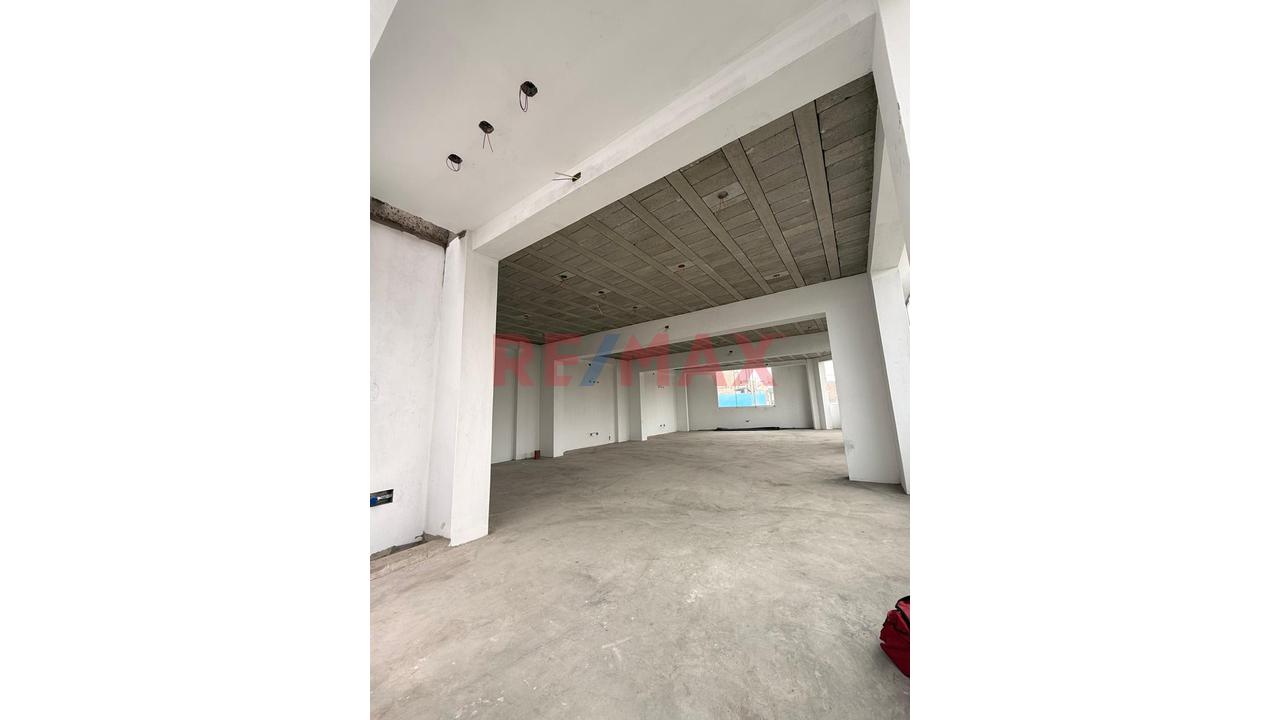 Alquiler De Local Comercial En Esquina – 3 Niveles, 412 M² – Smp - 6