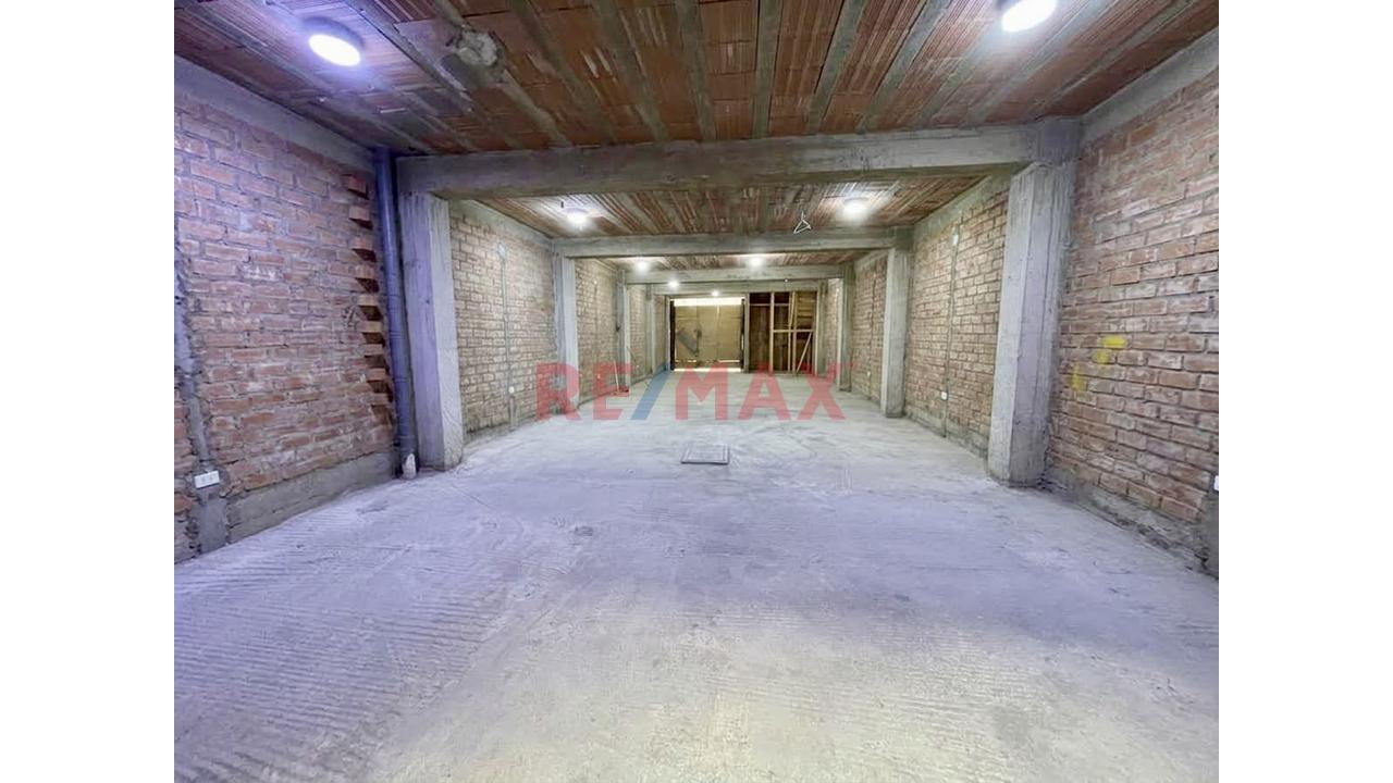 ¡Alquiler De Local Comercial 120M2 – Primer Piso | Los Olivos! - 2