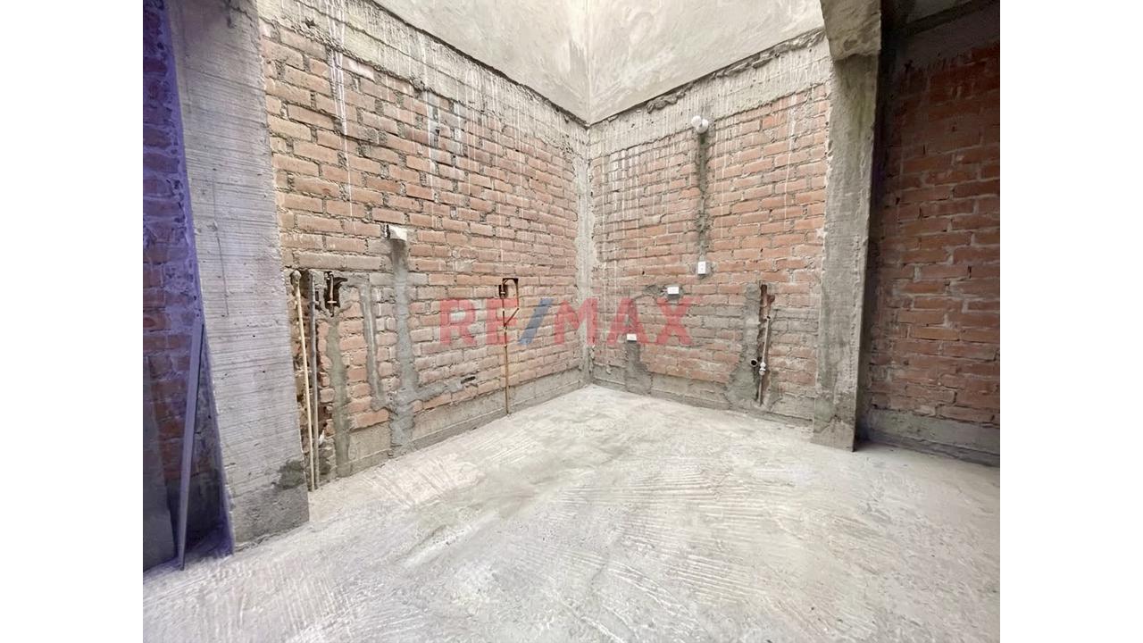 ¡Alquiler De Local Comercial 120M2 – Primer Piso | Los Olivos! - 9