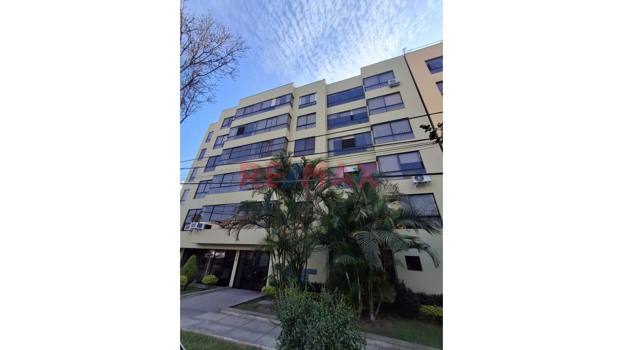 Departamento Remodelado En Venta Zona Exclusiva De San Isidro Vista Exterior + Estacionamiento - 3