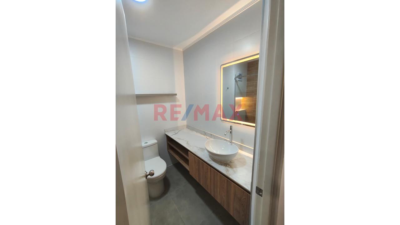Departamento Remodelado En Venta Zona Exclusiva De San Isidro Vista Exterior + Estacionamiento - 11