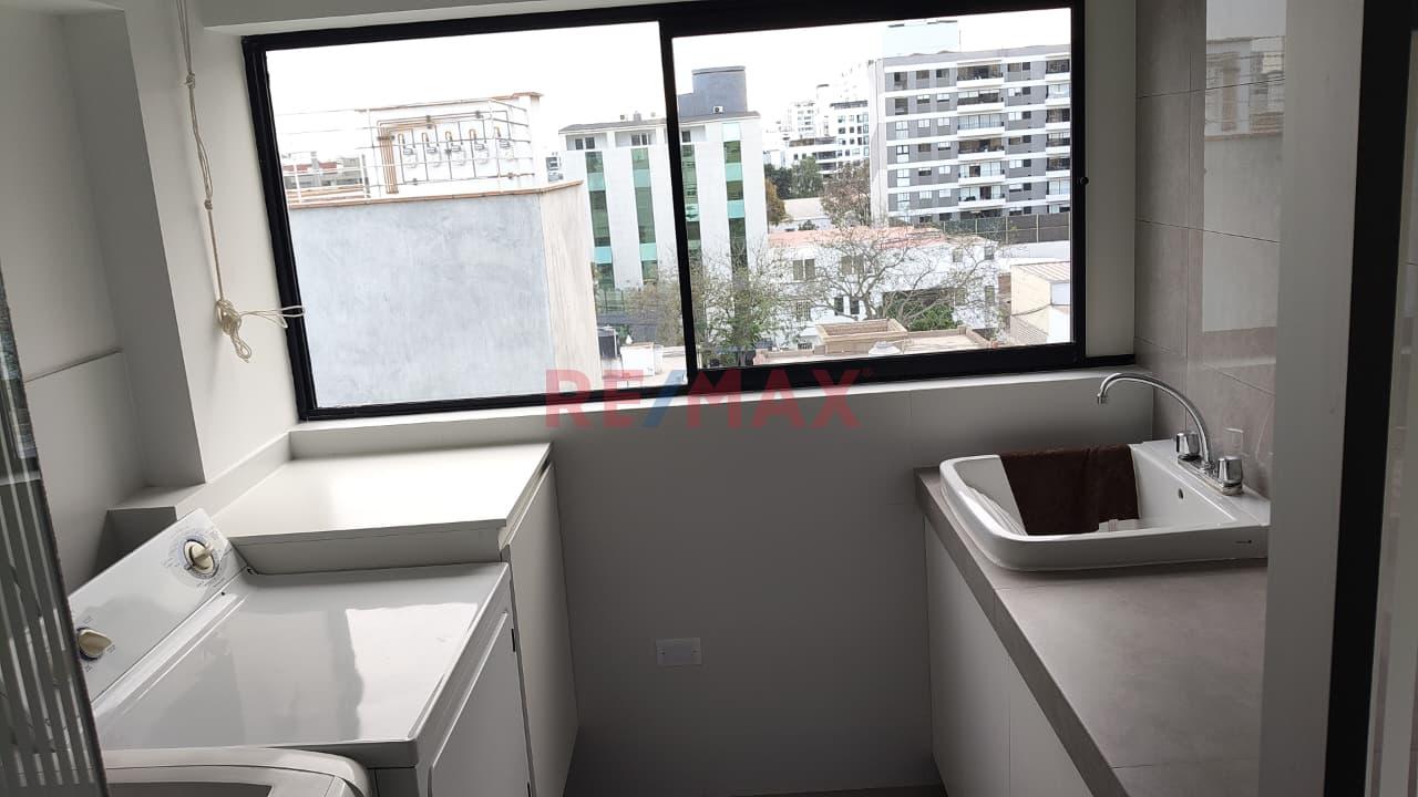 Departamento Remodelado En Venta Zona Exclusiva De San Isidro Vista Exterior + Estacionamiento - 14