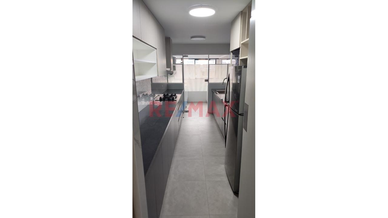 Departamento Remodelado En Venta Zona Exclusiva De San Isidro Vista Exterior + Estacionamiento - 13