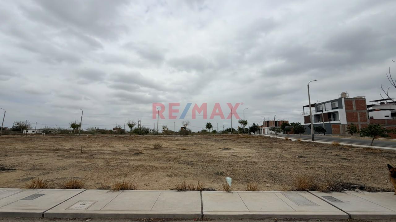 Venta De Terreno En Urb.Boulevard Park Plaza Q2 - 122.5 M2 - 3