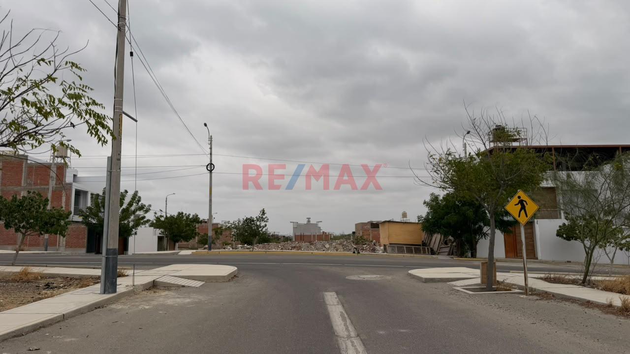 Venta De Terreno En Urb.Boulevard Park Plaza Q2 - 122.5 M2 - 2