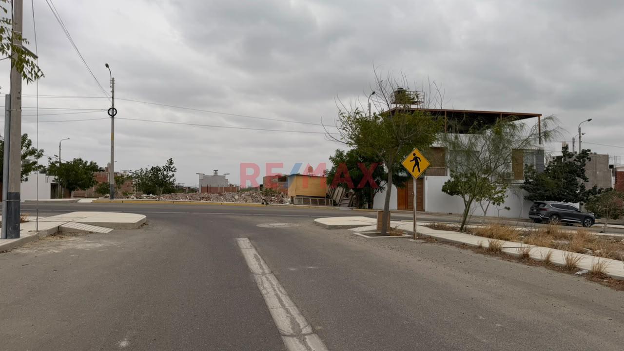 Venta De Terreno En Urb.Boulevard Park Plaza Q2 - 122.5 M2 - 4