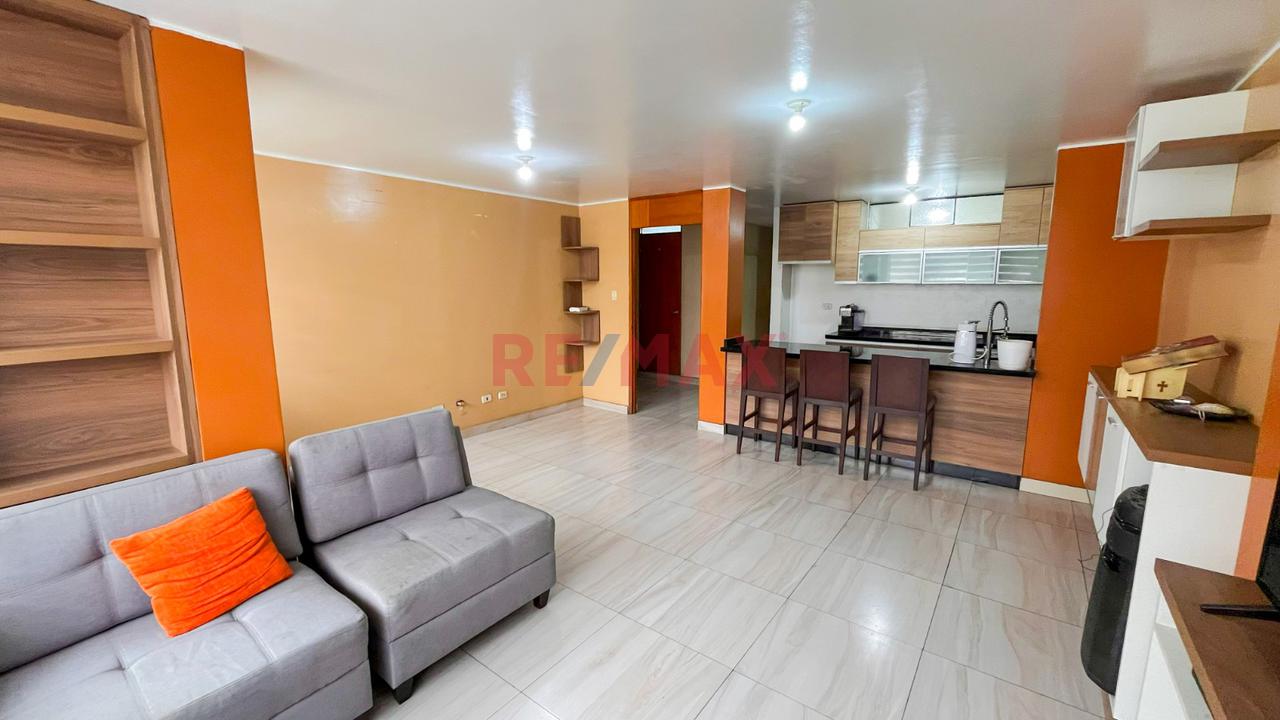 Venta De Departamento En El 3Ro Y 4To Piso En Ate De 210M2 - 2