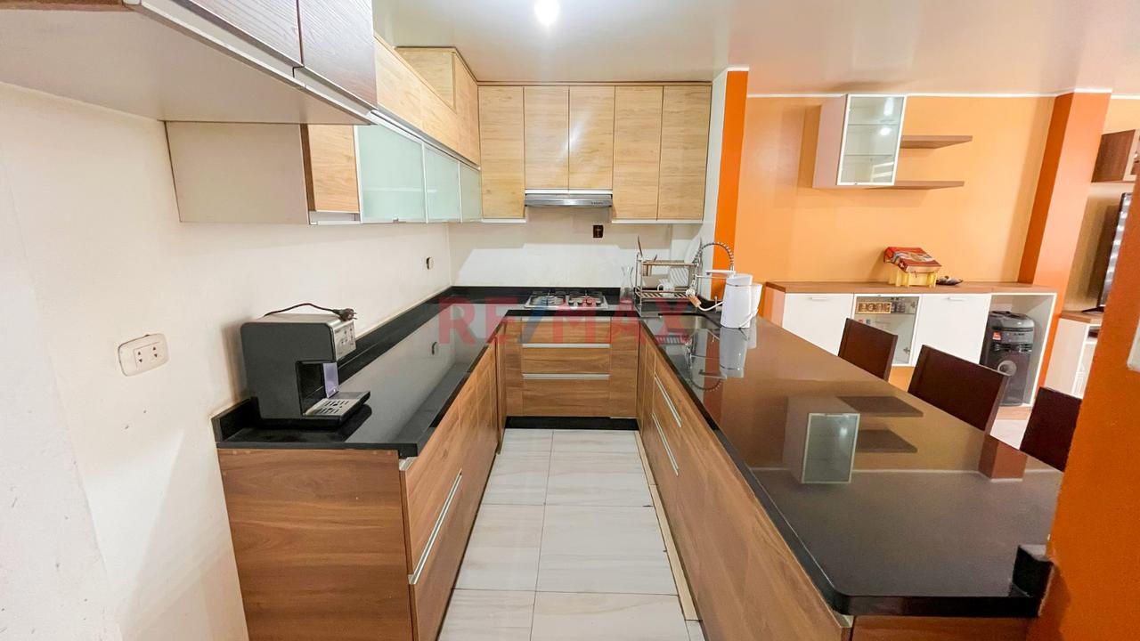Venta De Departamento En El 3Ro Y 4To Piso En Ate De 210M2 - 4