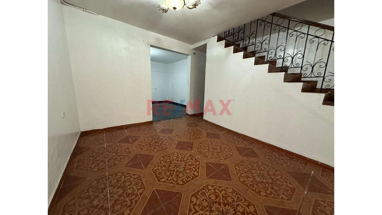 Casa 4 Pisos En El Agustino Cerca A Avenidas Principales - 16