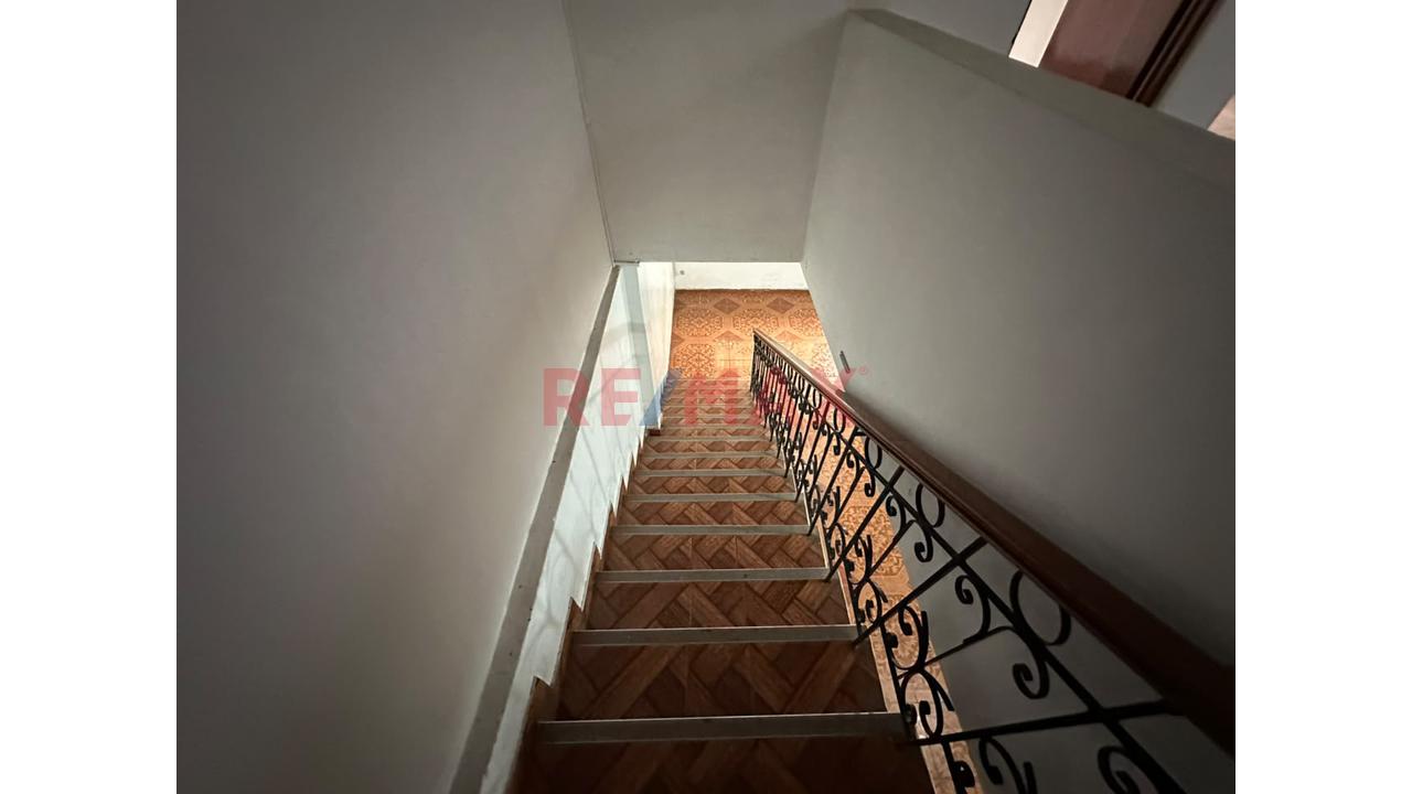 Casa 4 Pisos En El Agustino Cerca A Avenidas Principales - 10
