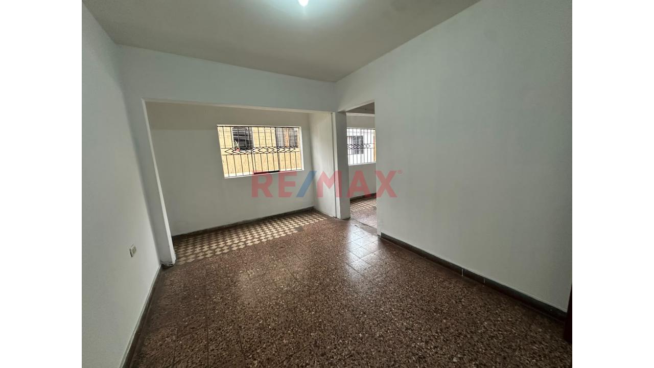 Casa 4 Pisos En El Agustino Cerca A Avenidas Principales - 13