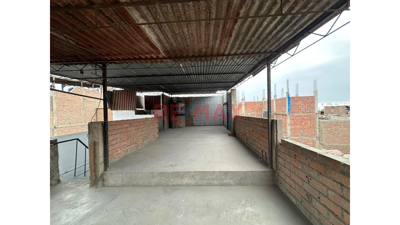 Casa 4 Pisos En El Agustino Cerca A Avenidas Principales - 18