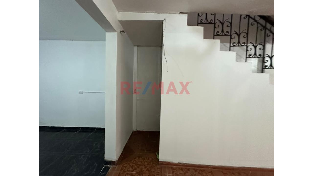 Casa 4 Pisos En El Agustino Cerca A Avenidas Principales - 3