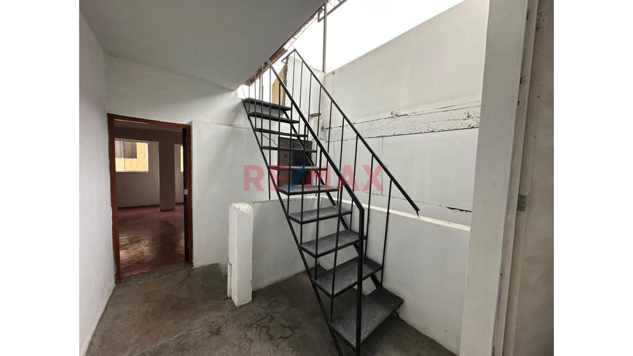 Casa 4 Pisos En El Agustino Cerca A Avenidas Principales - 12