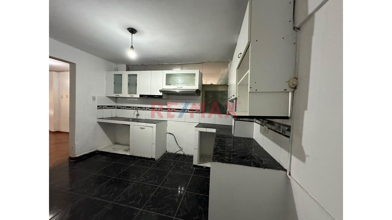 Casa 4 Pisos En El Agustino Cerca A Avenidas Principales - 17