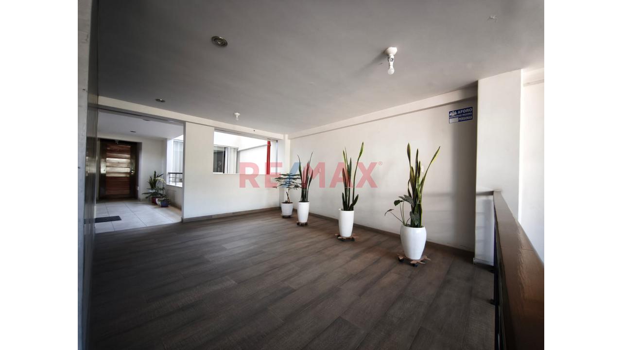 🏡✨ ¡Vive Con Estilo En Tahuaycani! | Amplio Departamento Con Ascensor Y Cochera - 3