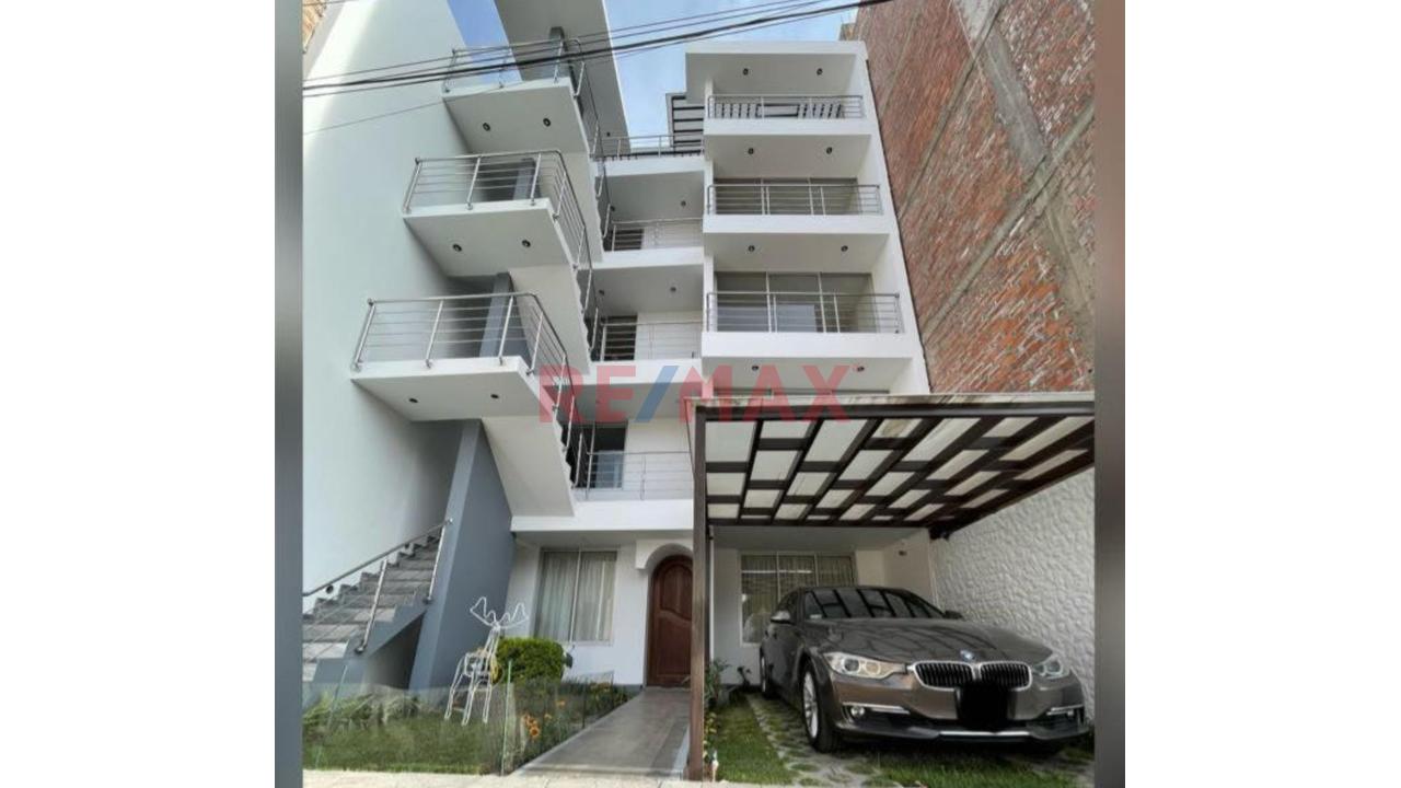 Vendo Amplio Departamento En Urb, Buganvillas