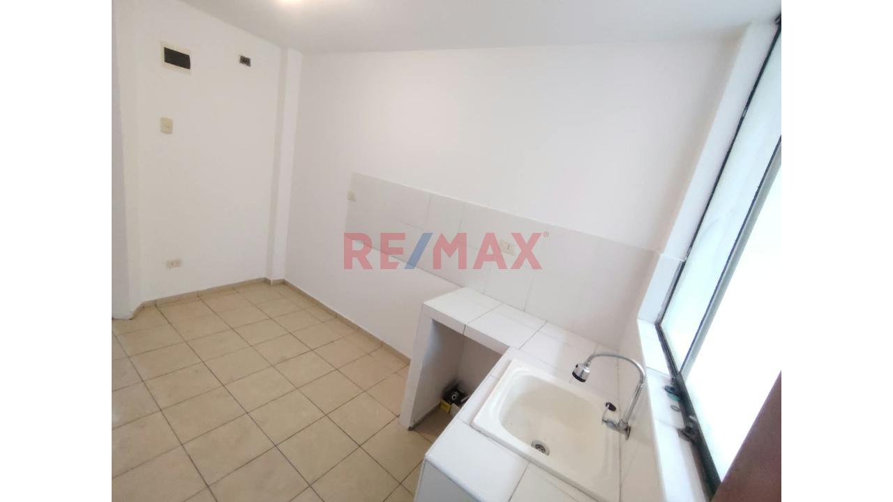 🏡 Departamento En Venta – 2Do Piso, Vista Interior - San Martin De Porres - 9