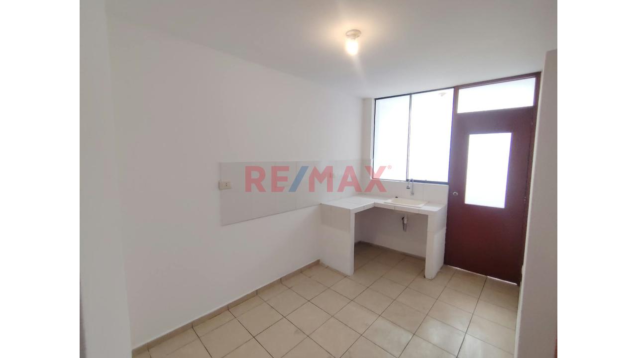 🏡 Departamento En Venta – 2Do Piso, Vista Interior - San Martin De Porres - 4