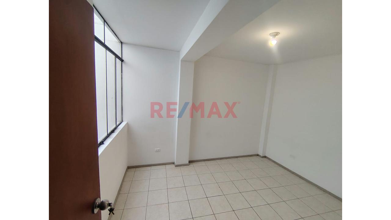 🏡 Departamento En Venta – 2Do Piso, Vista Interior - San Martin De Porres - 2