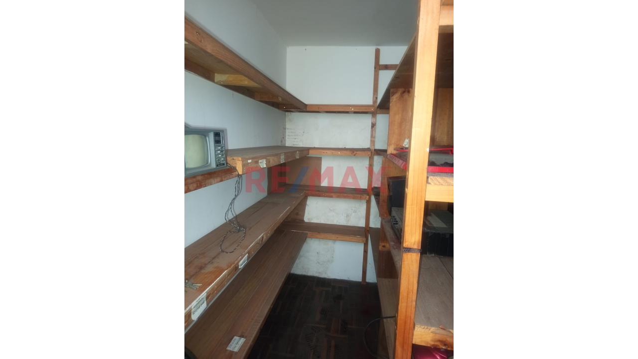 Local Comercial De 3 Pisos En Av. Rafael Escardó – San Miguel — foto 7