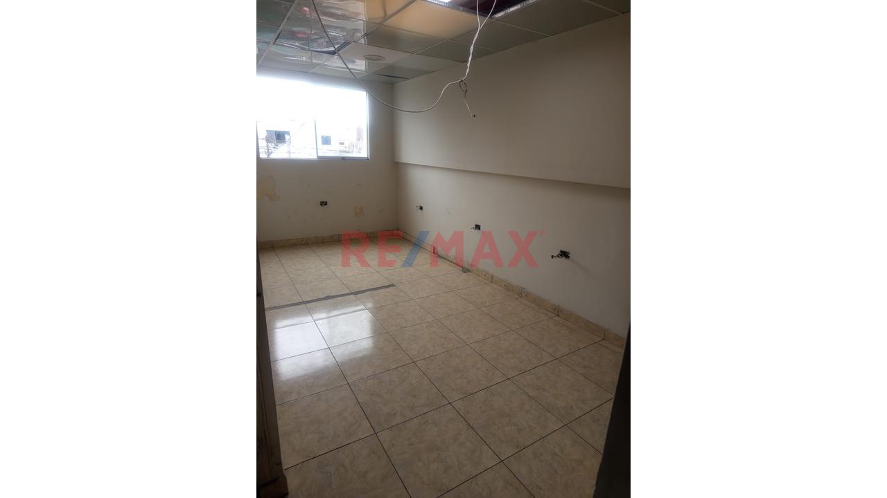 Local Comercial De 3 Pisos En Av. Rafael Escardó – San Miguel — foto 12