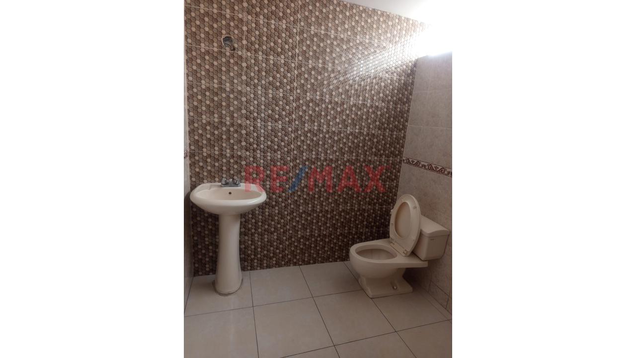 Local Comercial De 3 Pisos En Av. Rafael Escardó – San Miguel — foto 3