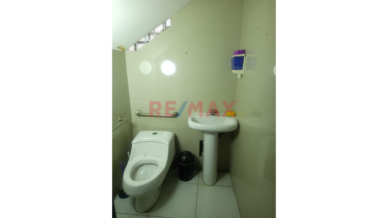 Local Comercial De 3 Pisos En Av. Rafael Escardó – San Miguel — foto 9