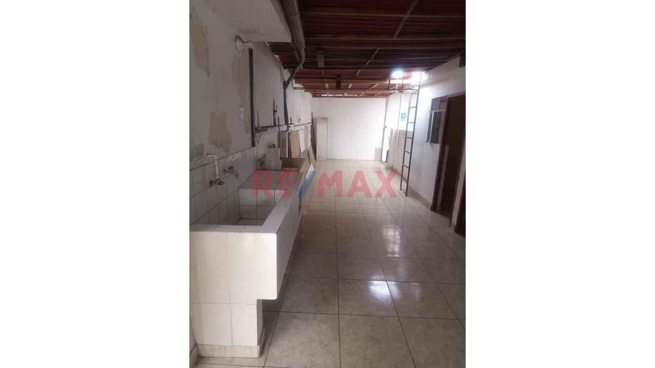 Local Comercial De 3 Pisos En Av. Rafael Escardó – San Miguel — foto 10