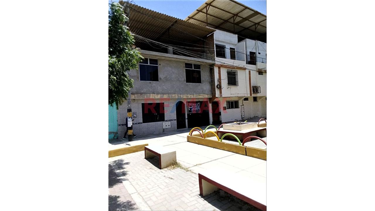 Casa De 2 Pisos En Venta A Pocos Minutos De Centro Civico , Minsa,  Frente A Parque Pariñas Talara — foto 2
