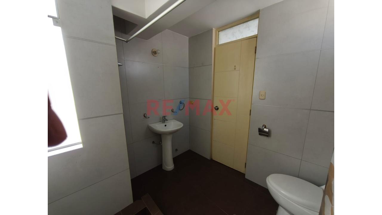 Alquiler Departamento Segundo Piso C/Cochera Por Plaza Yanahuara — foto 8