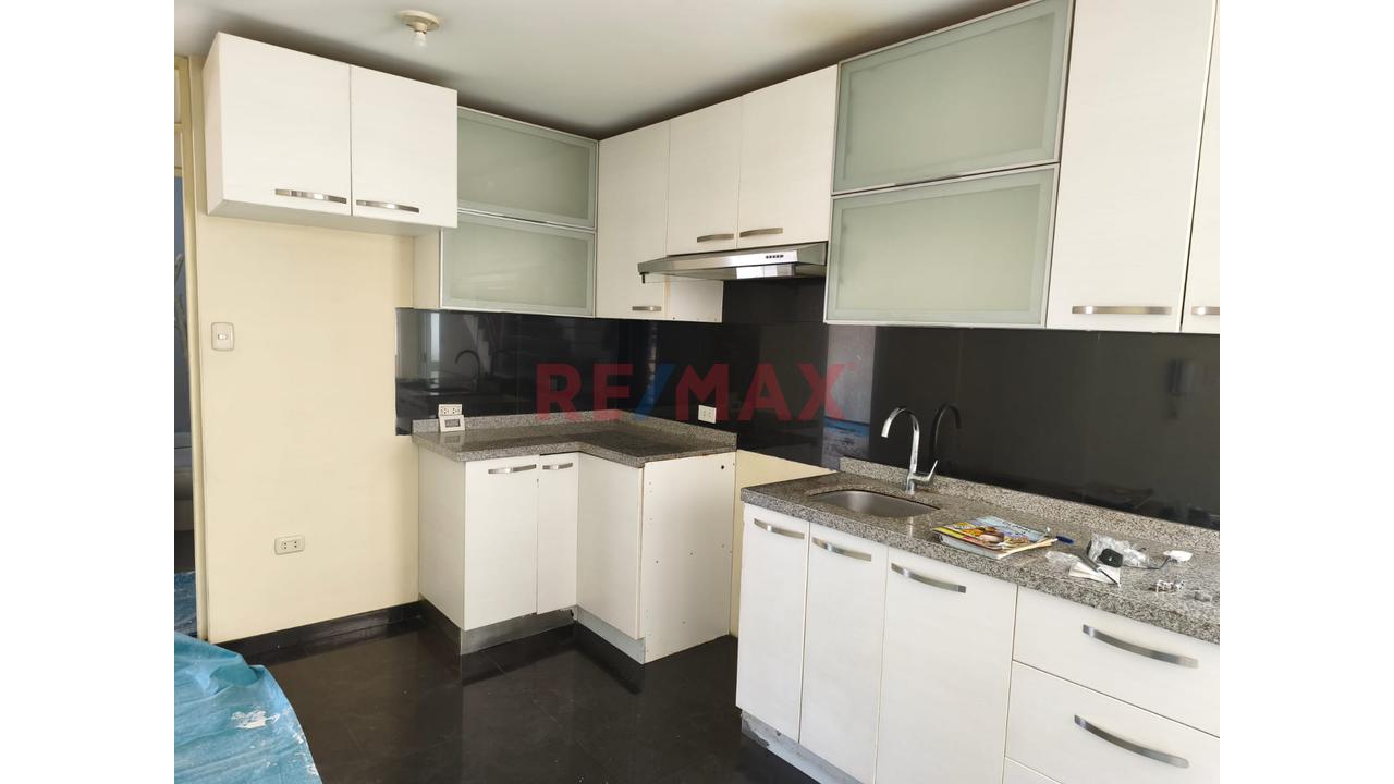 Alquiler Departamento Segundo Piso C/Cochera Por Plaza Yanahuara — foto 2