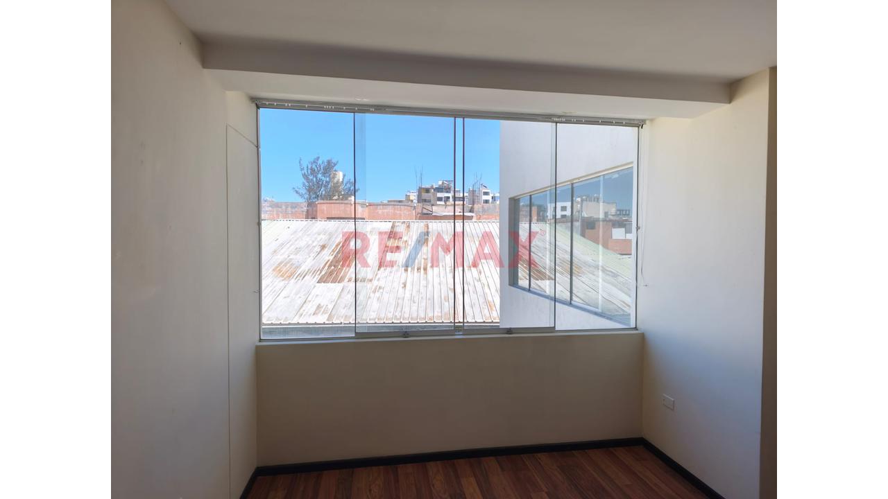 Alquiler Departamento Segundo Piso C/Cochera Por Plaza Yanahuara — foto 10