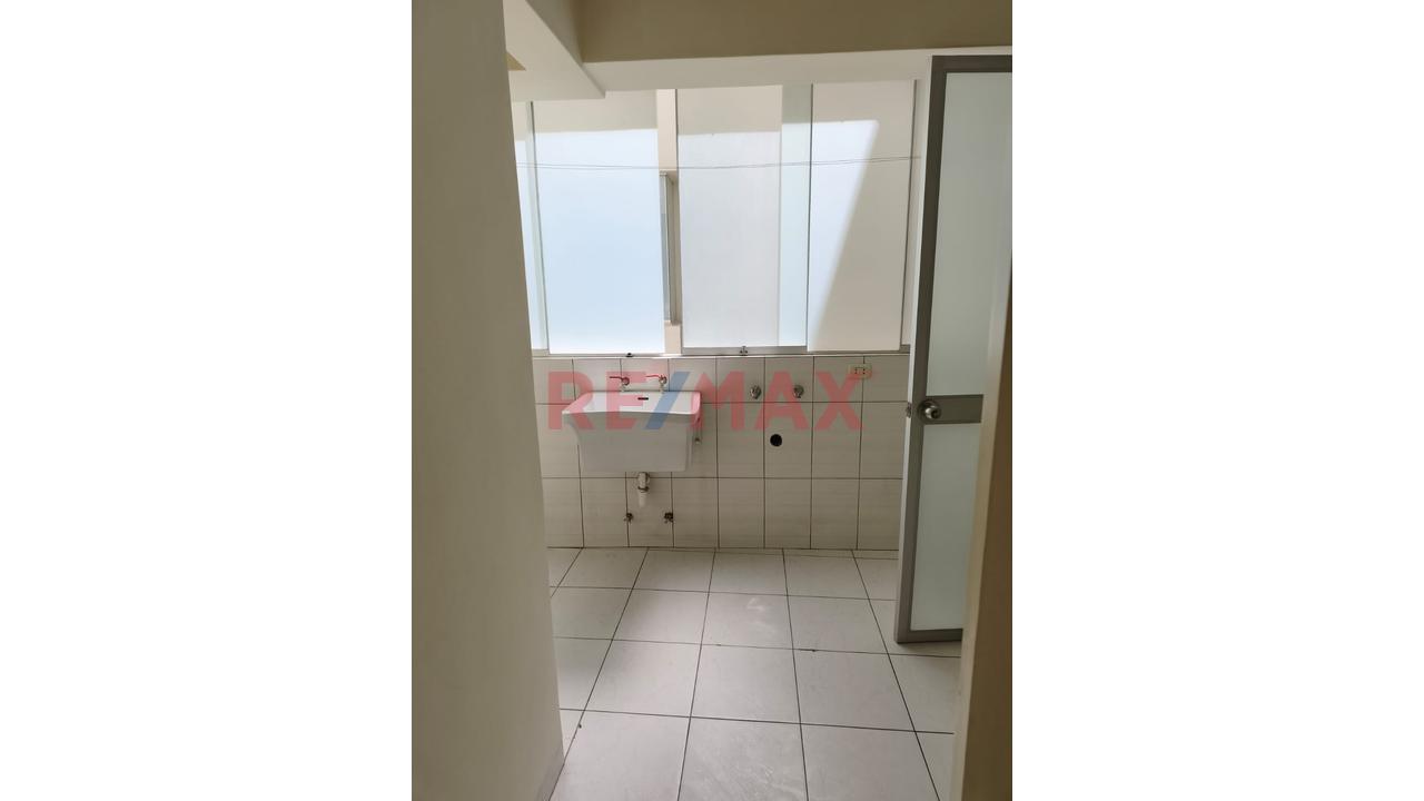 Alquiler Departamento Segundo Piso C/Cochera Por Plaza Yanahuara — foto 3