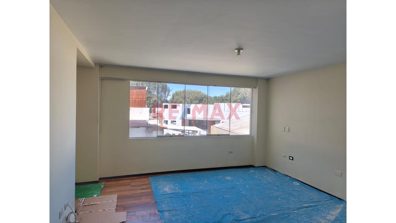 Alquiler Departamento Segundo Piso C/Cochera Por Plaza Yanahuara — foto 6