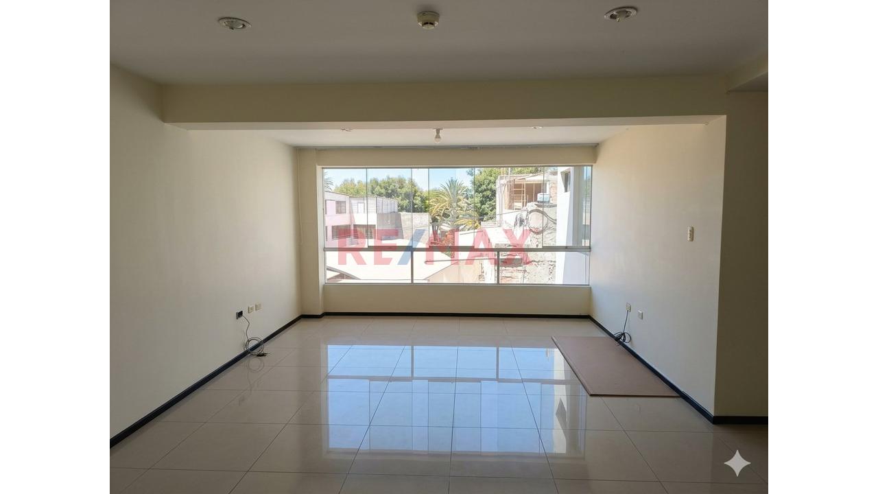 Alquiler Departamento Segundo Piso C/Cochera Por Plaza Yanahuara