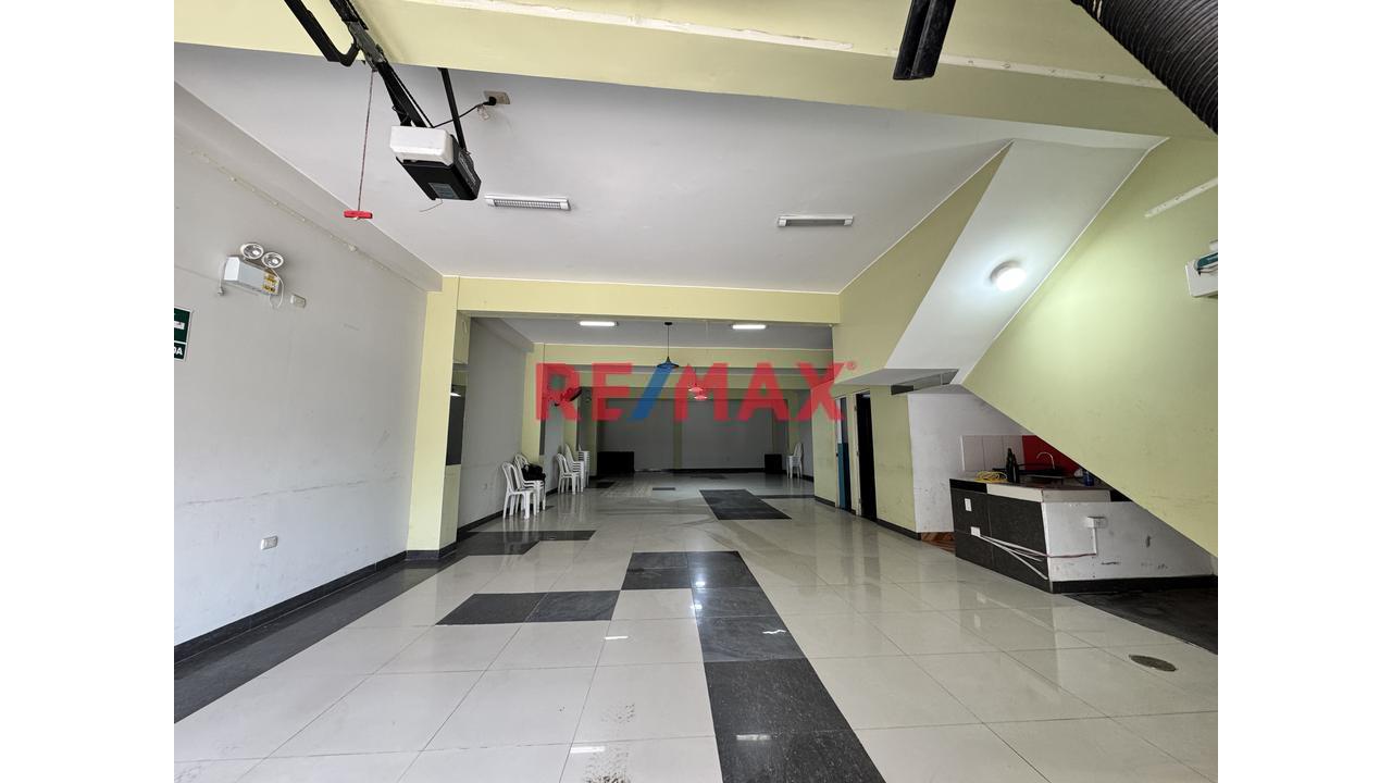 Local Comercial En Alquiler En Villa María Del Triunfo | 139 M²