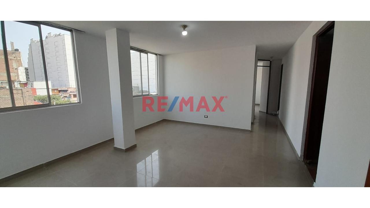 Se Vende Departamento Con Excelente Ubicación En Breña