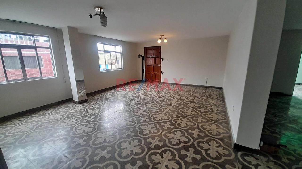 Venta De Amplio Departamento En Urb. El Naranjal – San Martín De Porres - 1
