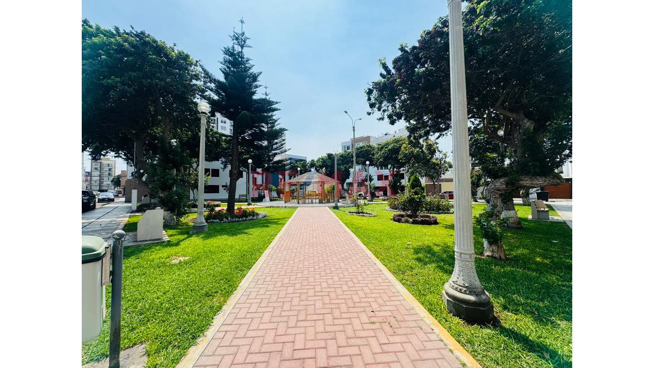 Venta Departamento Urb Los Jardines Del Golf 2Do Piso Con Ascensor Y Cochera Frente Parque - 13